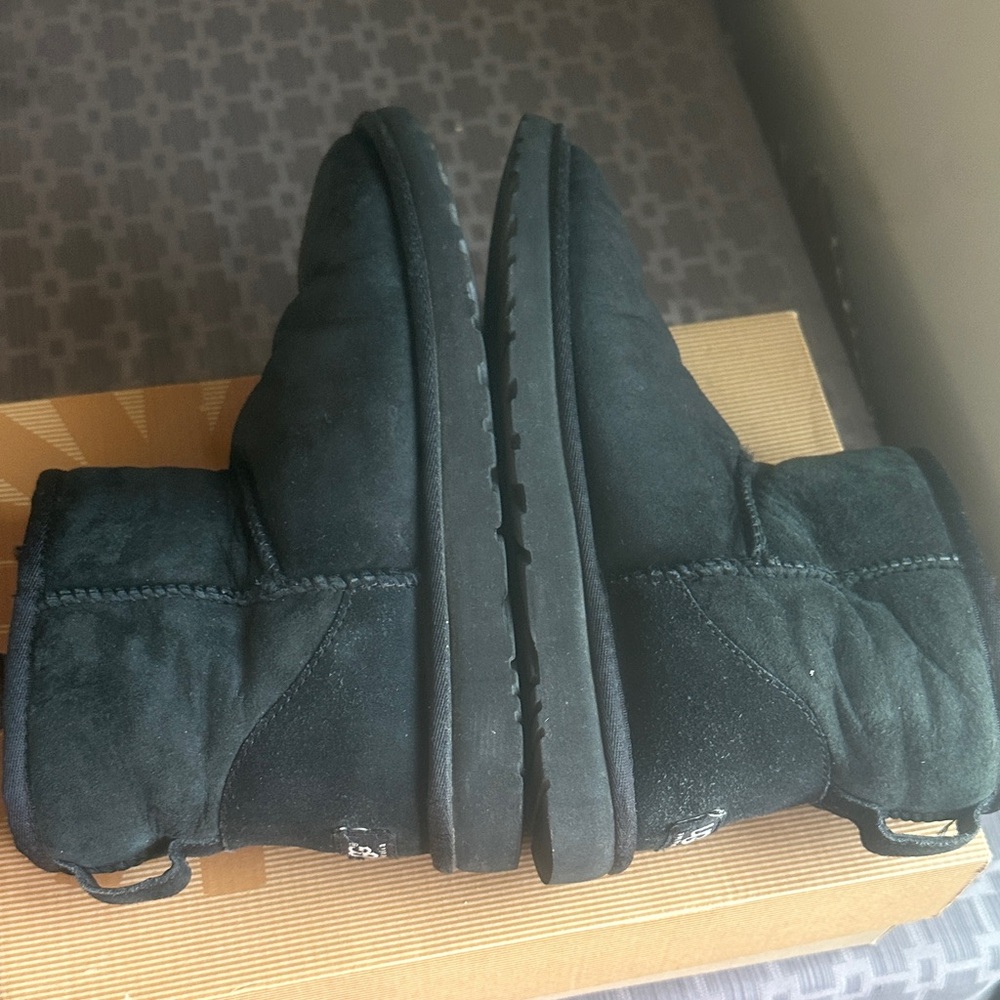 UGG Classic Mini Boots Black Women’s Size 8 Shearling Lined - Picture 8 of 16